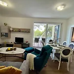 Apartment Sunshine, Sea View & Beach!